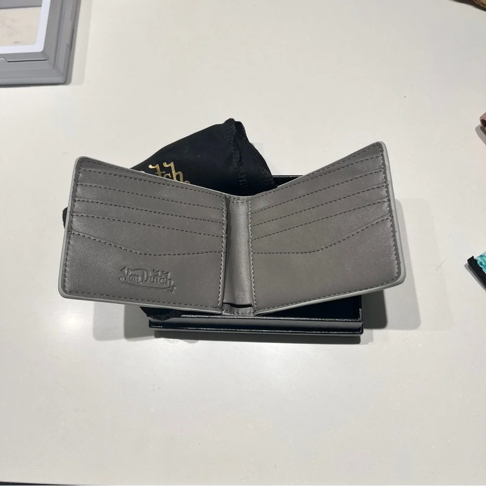 Von Dutch Wallet Silver in Bag and Box